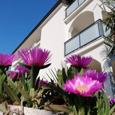 Lovely Sea View House In Island Krk