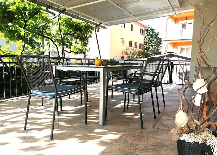 Lovely Sea View House In Island Krk Malinska